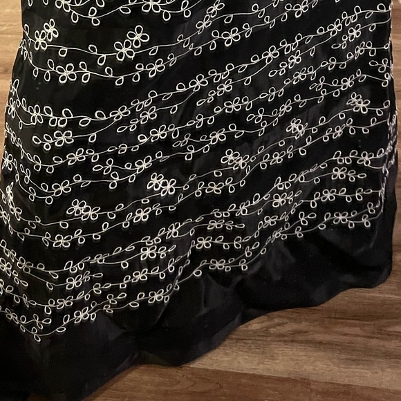black white floral eyelet embroidered gown size 12 - Picture 6 of 11